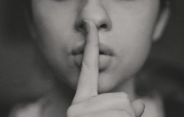 高学歴お嬢様がホストにはまり風俗嬢に｜行政と歌舞伎町が協力体制に【2020年8月のホストニュース】