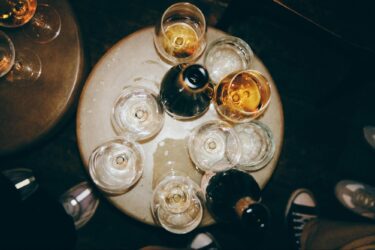 ホストは危険?安全なホストクラブの選び方と風営法の基準を徹底解説